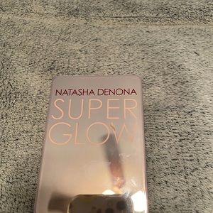 Super glow face highlighter